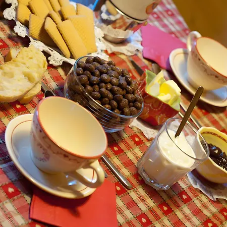 Couette-café De La Poya 3*